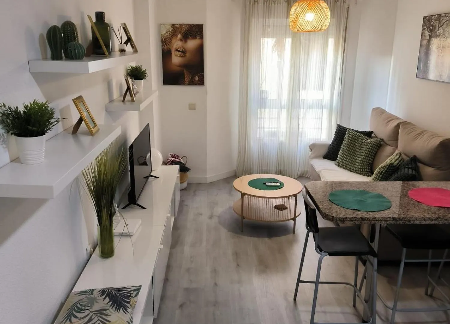 Acogedor Apartamento Cerca Del Centro Historico De Malaga contacts